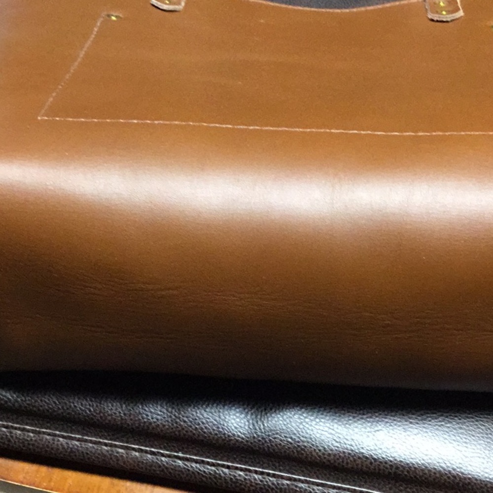 Raw leather structured tote bag - Picture 4 of 7